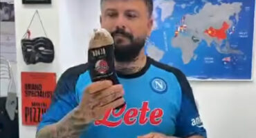 Vincenzo Abbate realizza una pizza Nduja e Salsiccia fresca Sorrentino